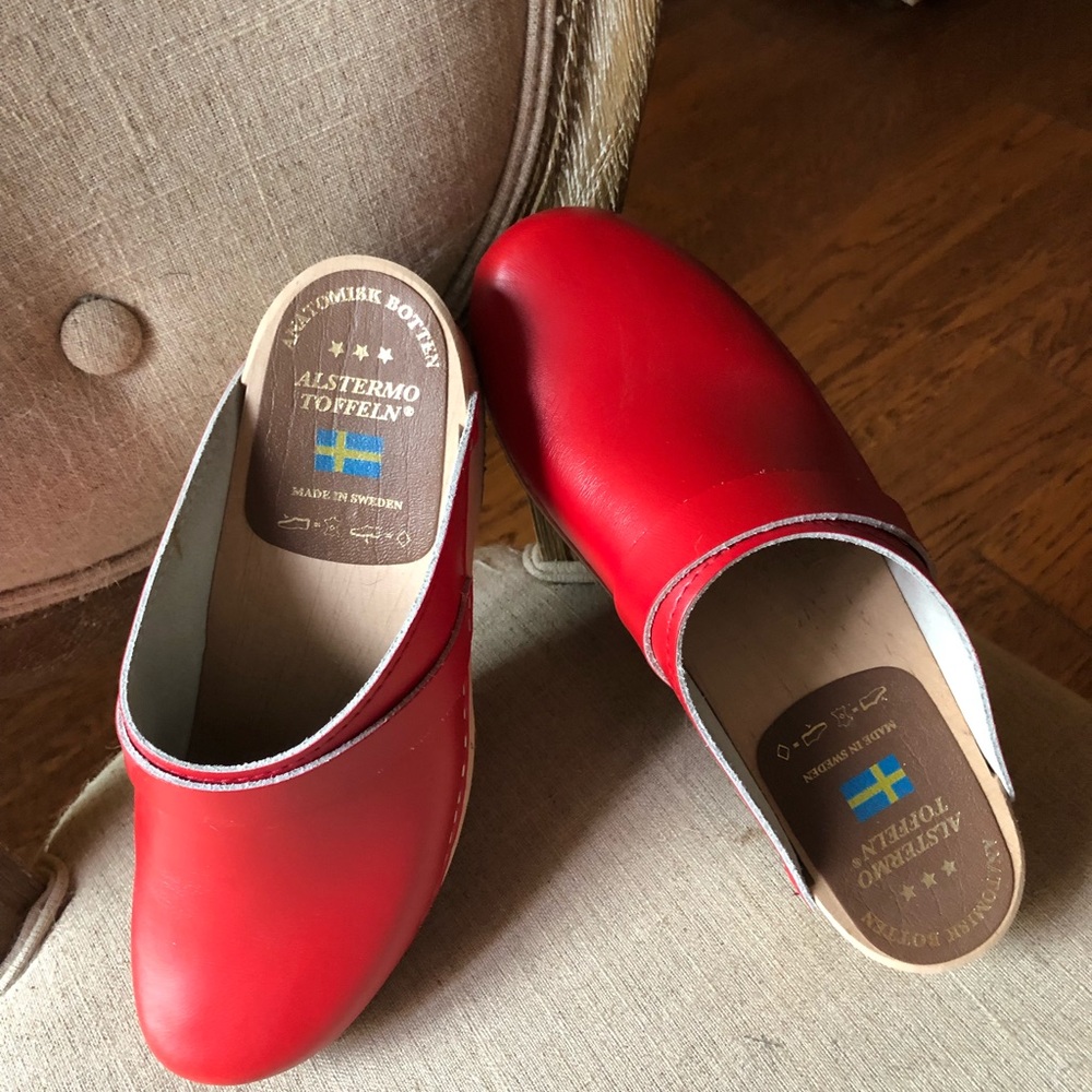 swedish red clogs